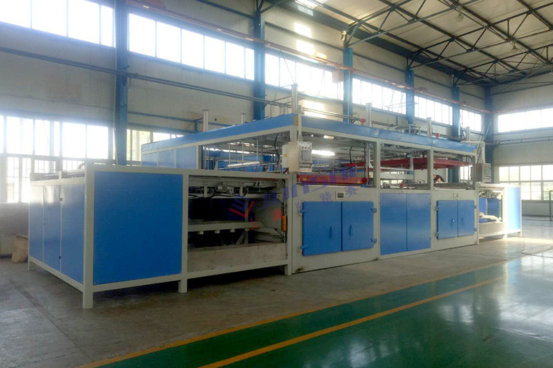 雙頭自動(dòng)<a href=http://m.zhangchaohua.cn/ target=_blank class=infotextkey>吸塑機(jī)</a>.jpg