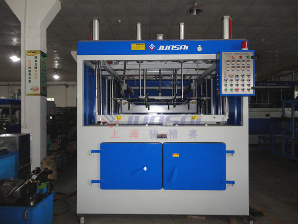 單頭厚片<a href=http://m.zhangchaohua.cn/ target=_blank class=infotextkey>吸塑機(jī)</a>1.jpg